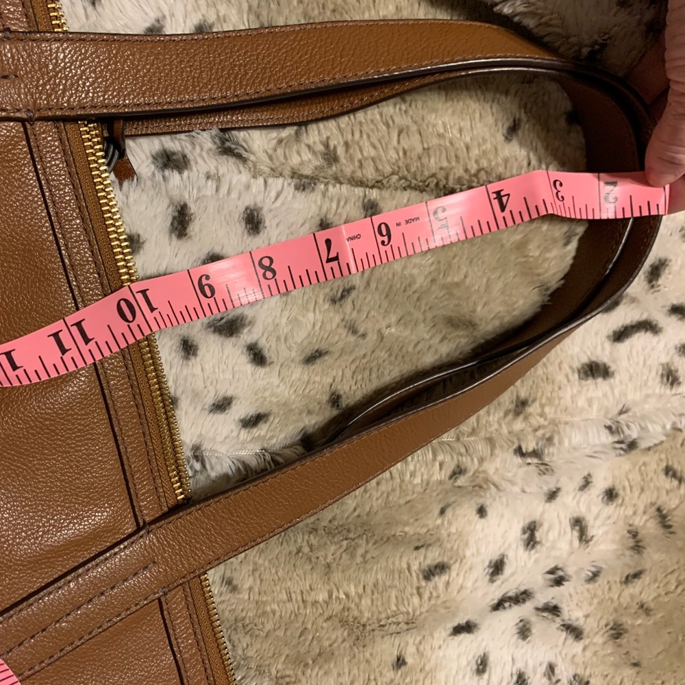 Leather Fossil purse has the key unique design - Picture 4 of 16